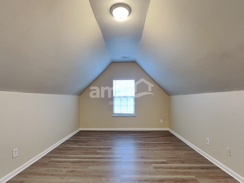 Building Photo - 5279 Crosswinds Rd