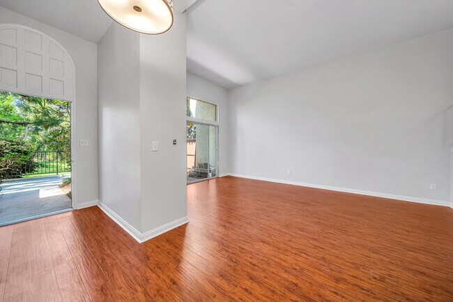Building Photo - 11260 Overland Ave