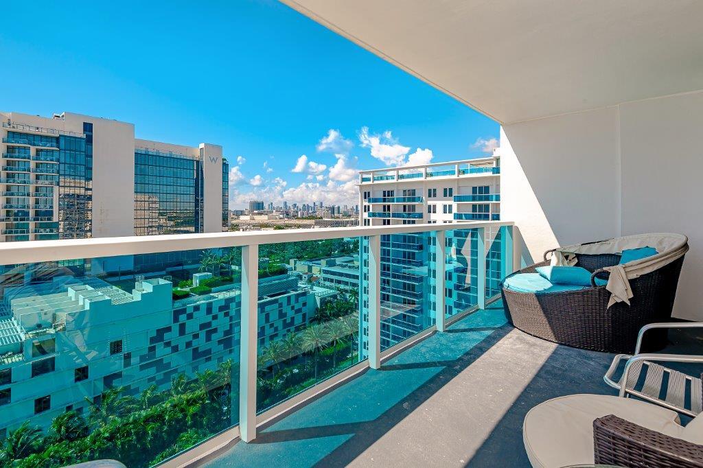 Building Photo - 2301 Collins Ave