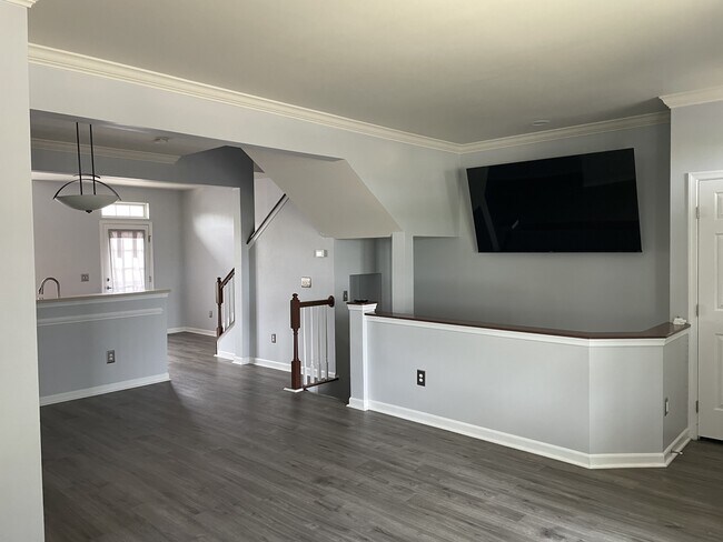 Building Photo - 2068 Lockwood Dr