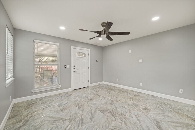 Building Photo - 5001 Canella Dr