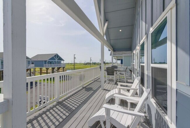 Building Photo - 1049 Sunset Cir