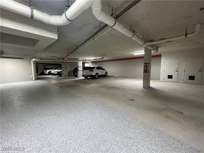 Building Photo - 13105 Vanderbilt Dr