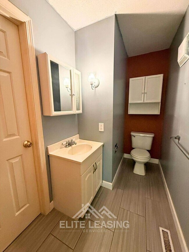 Building Photo - Luxury Living in Auburn