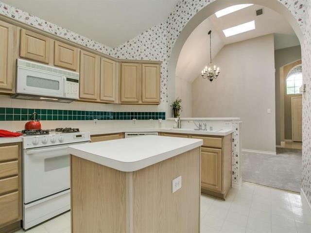 Building Photo - 8421 Gateway Dr