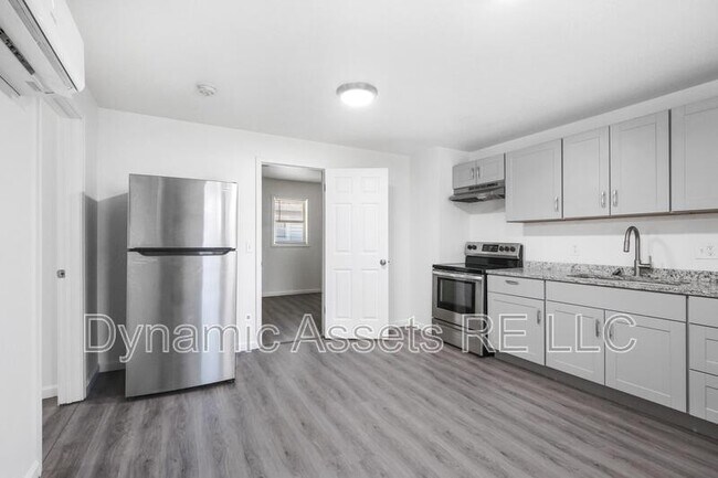 Building Photo - 208 E Park St