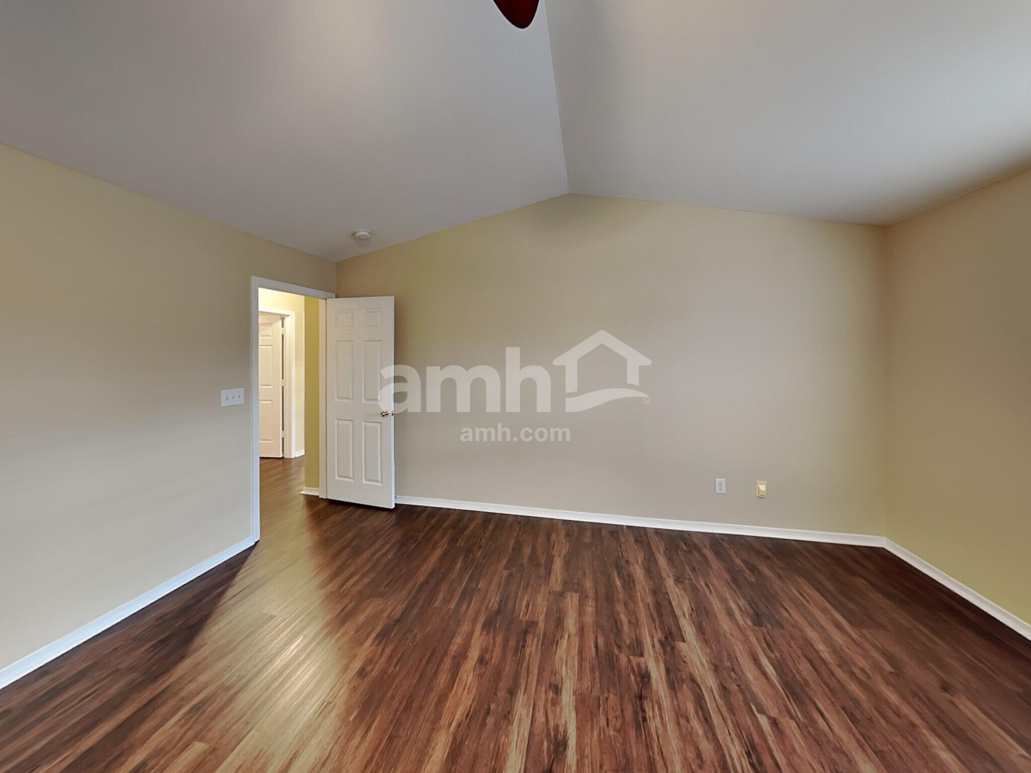 Building Photo - 1836 Meadow Crossing Dr