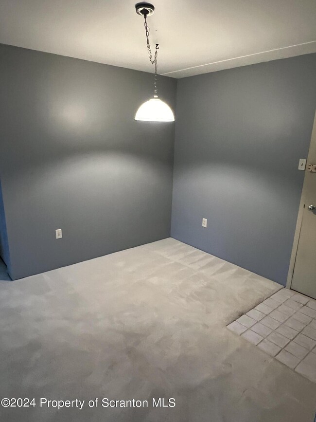 Building Photo - 220 Linden St