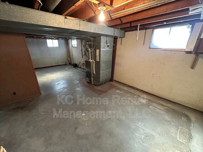Building Photo - 4901 N Flora Ave
