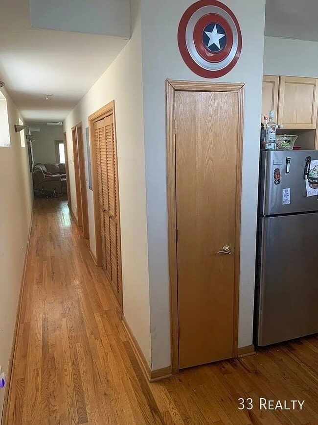 Building Photo - Top Floor Duplex Up, 3bd/2bth with Two Private Decks, Avail 7/1