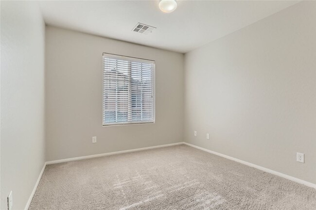 Building Photo - 3 Bedroom Home in a Gated Community! North...