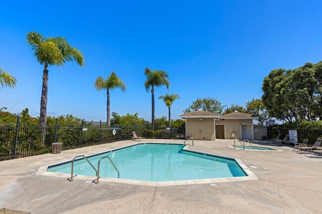 Building Photo - BRAND NEWLY RENOVATED 3BD/2BA Condo in the...