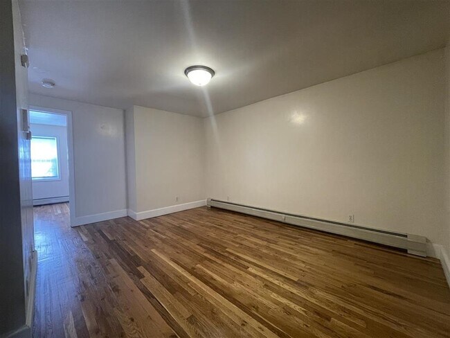 Building Photo - 204 Christopher Columbus Dr