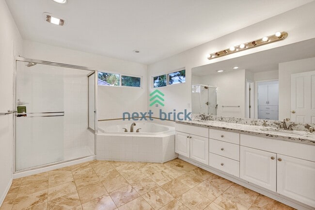 Building Photo - 4 Bed 2.5 Bath Single-family House Available for Rent!