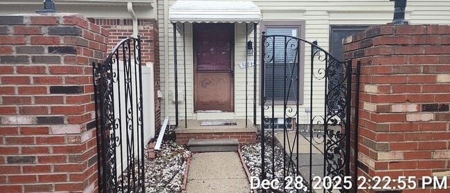 Building Photo - 38844 Golfview Dr E