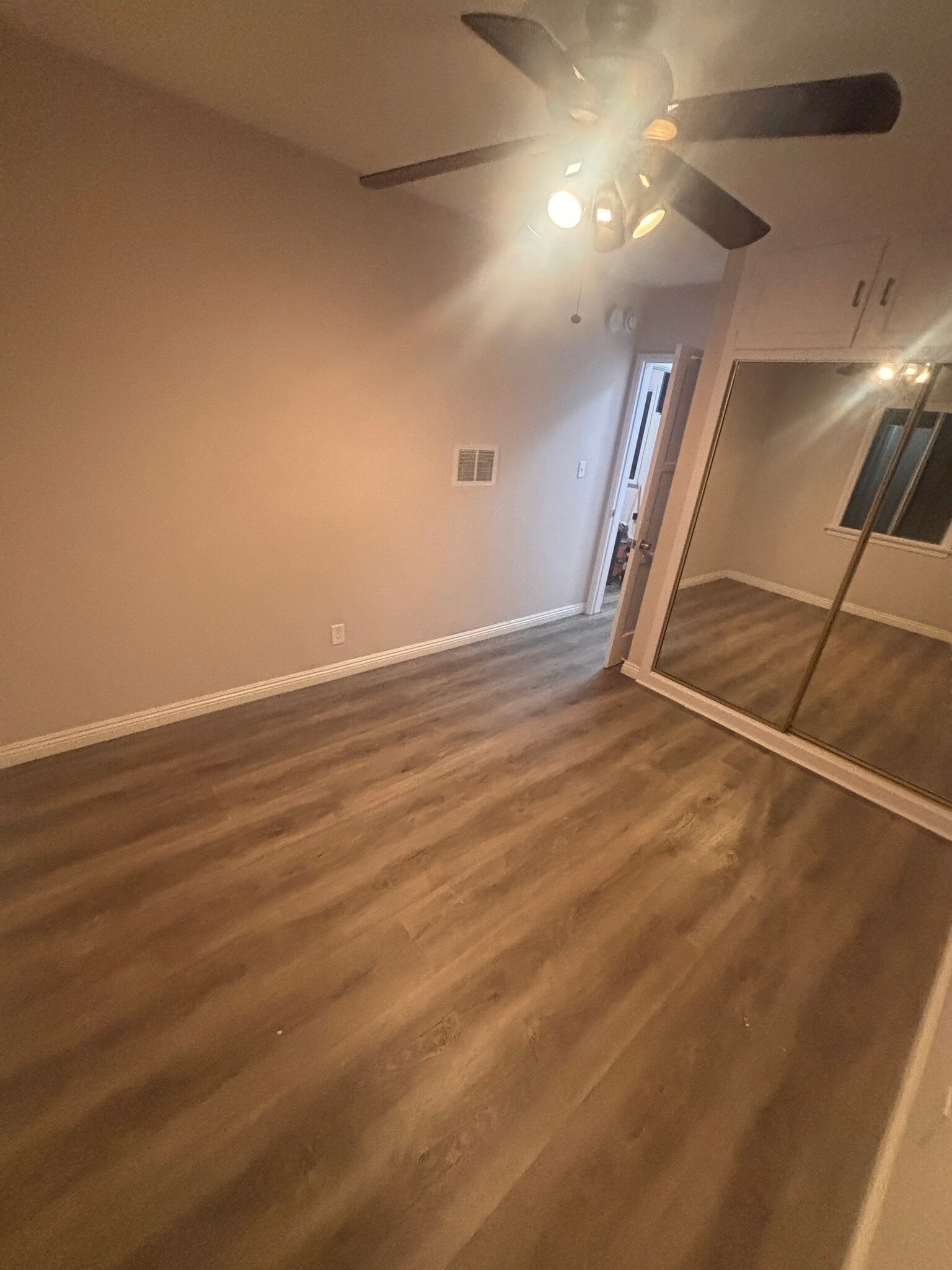 Building Photo - 3059 E 5th St