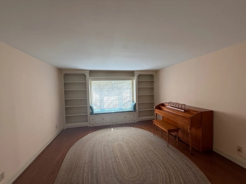 Building Photo - 23217 Village Rd