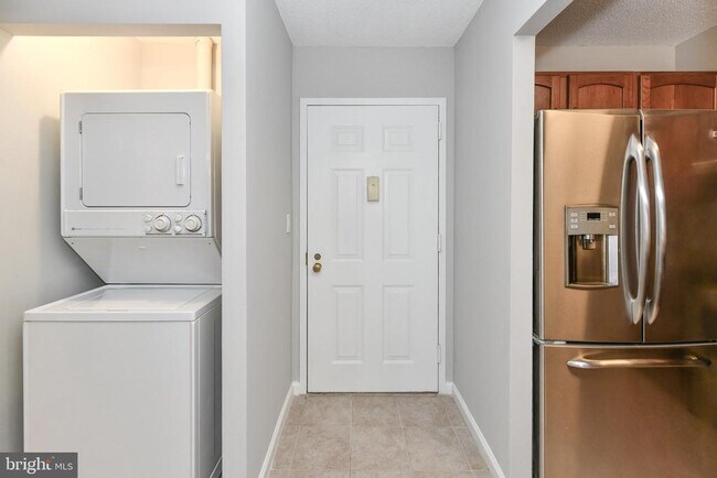 Building Photo - 900 N Stafford St