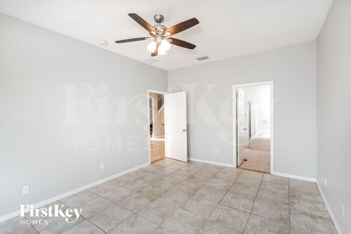 Building Photo - 10421 Goldenbrook Way