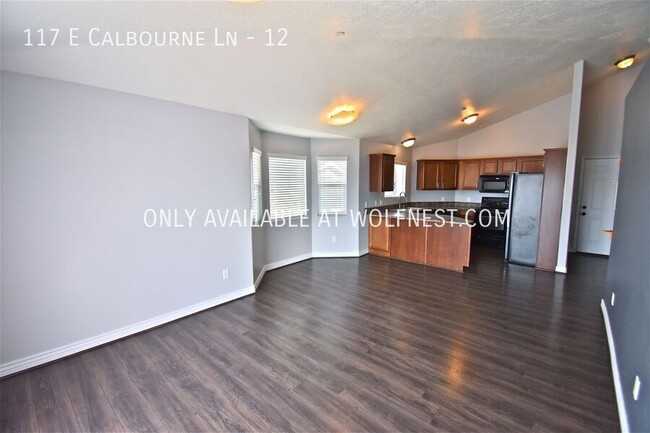 Building Photo - Stunning 3 Bed Sandy Condo! No Deposit Opt...