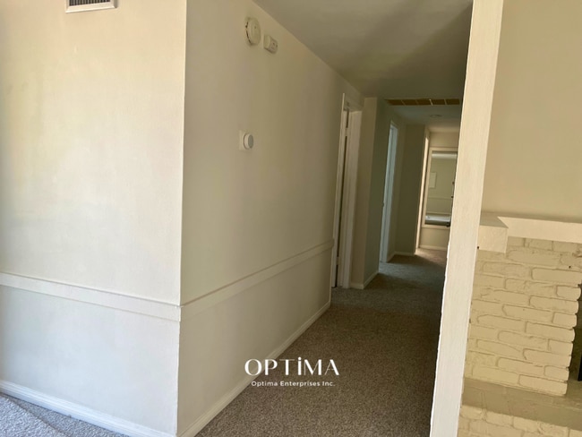 Building Photo - Beautiful Single-Family Home with Modern Comforts