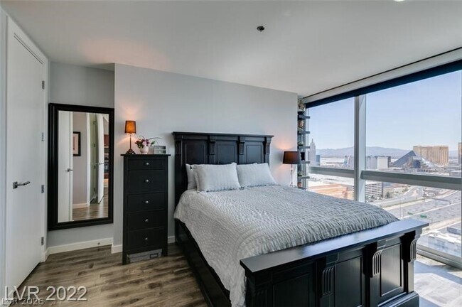 Building Photo - 4471 Dean Martin Dr