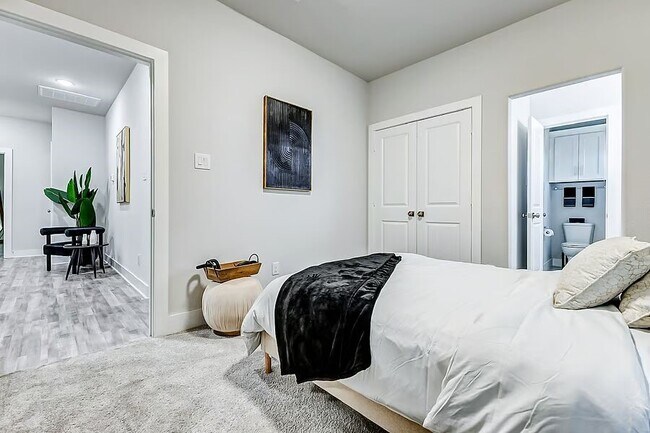 Building Photo - 4677 Bellfort Ave