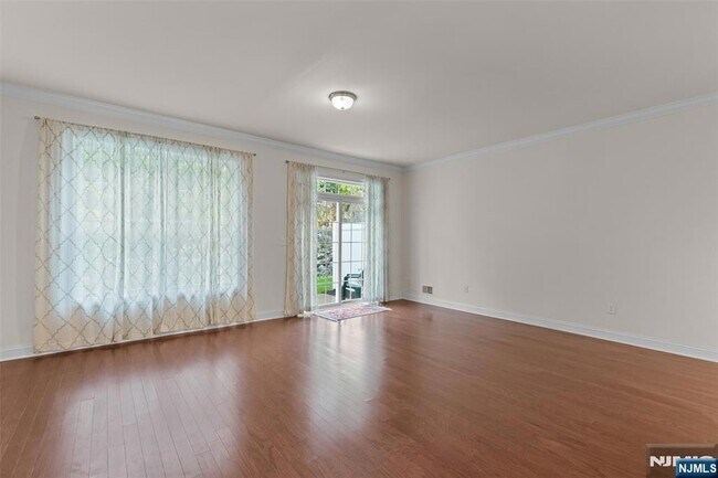 Building Photo - 52 Parkside Dr