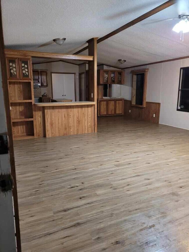 Building Photo - 573 Trails End