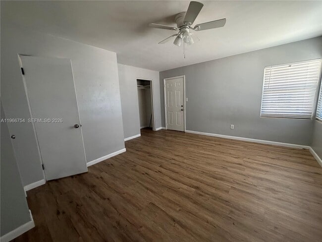 Building Photo - 1557 S Clara Ave