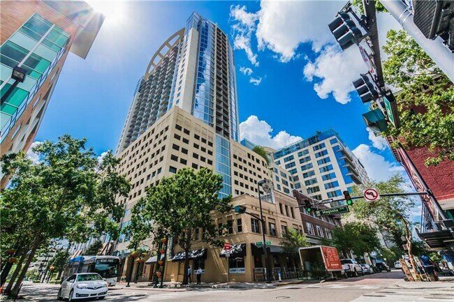 Building Photo - Beautiful 1/1 Pool View Condo x Rent @ Upt...