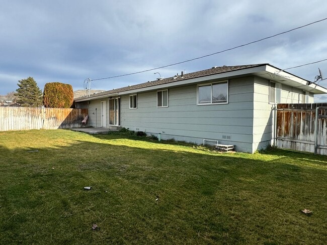 Building Photo - 5404 E Kilgary Way