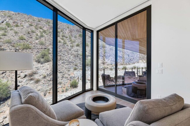 Building Photo - 5000 N Camelback Rdg Dr
