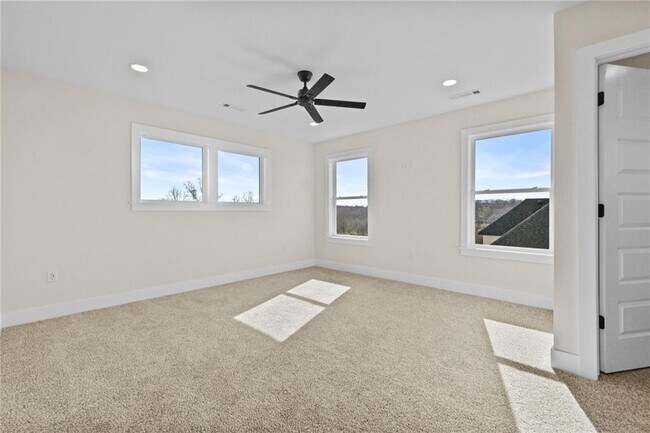 Building Photo - 2170 Hopkins Ln