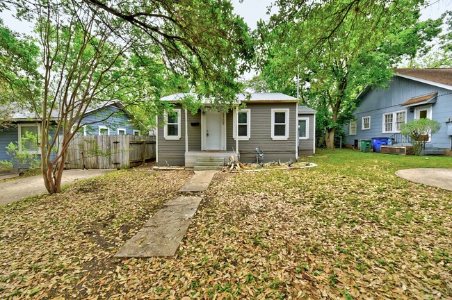 Building Photo - Two Bedroom Home near Downtown Austin