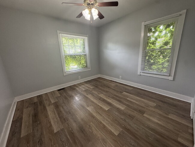 Building Photo - "Charming 3-Bed Home in Springfield with Spacious 1245 Sq Ft Layout!"