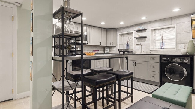 Building Photo - 27 S Oakland Ave