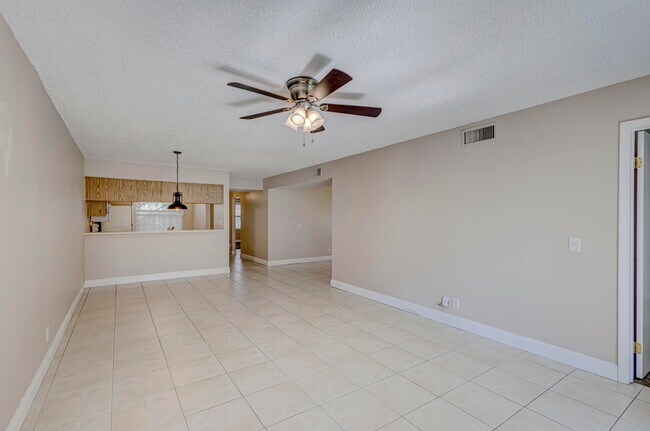 Building Photo - 601 Sabal Ridge Cir