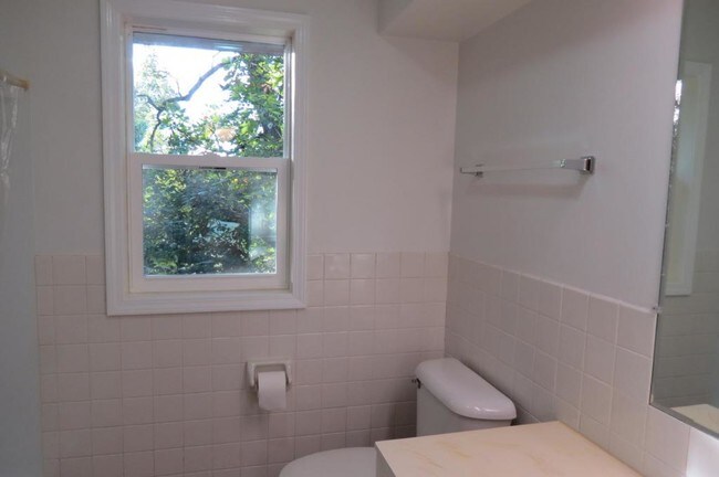 Building Photo - 722 Highland