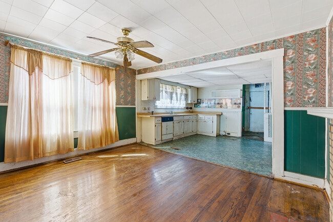 Building Photo - 3332 Walnut Ave SW