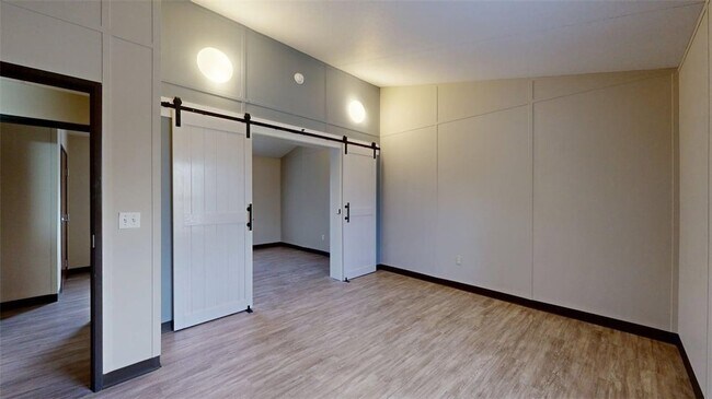 Building Photo - 5585 Straub Rd