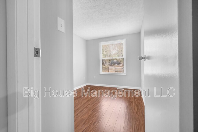 Building Photo - 7003 Rock Creek Dr