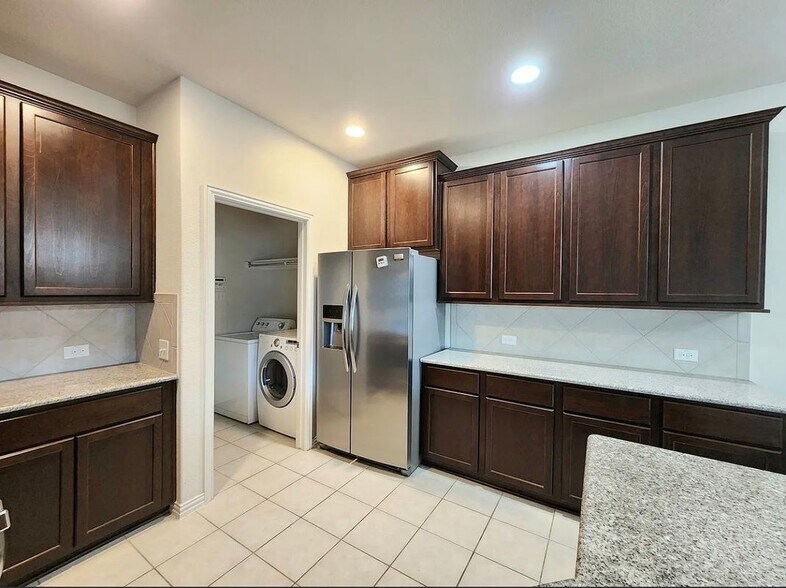 Building Photo - 4816 Bridgewater St