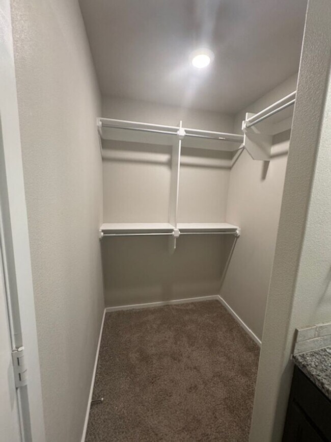 Building Photo - Townhome in Upland Heights!