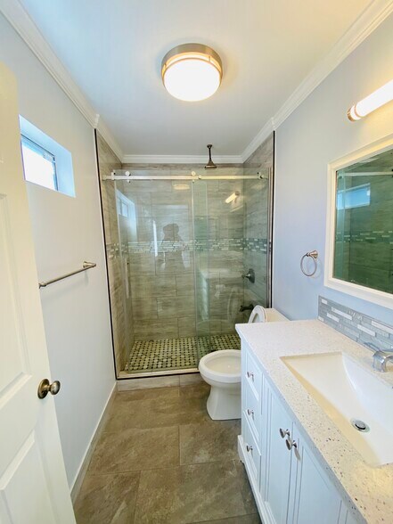 Building Photo - 4058 Garden Ave