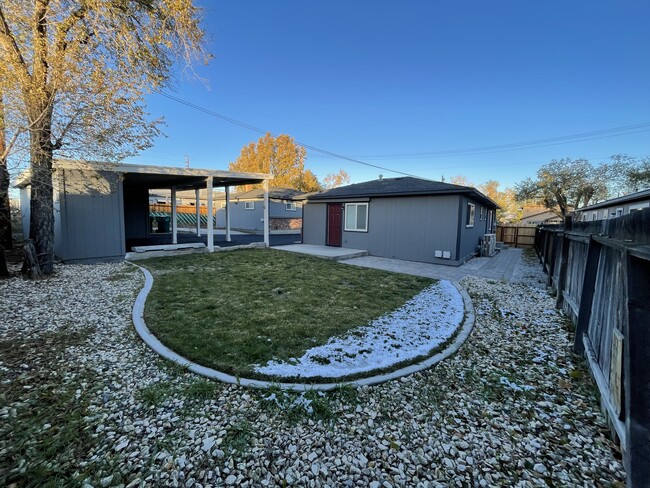 Yard with patio - 1311 Kirman Ave