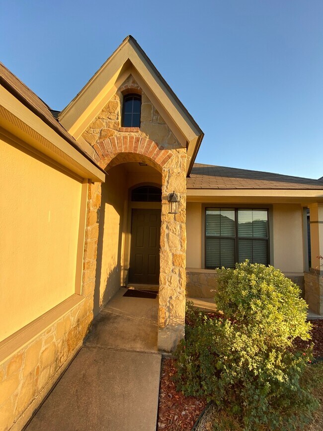 Building Photo - Single Family Home in Falcon Pointe | Chin...