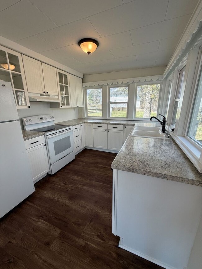 Building Photo - 2 Bed | 2 Bath | Office/Flex Room | 1 Acre Lot | Pickerington Schools