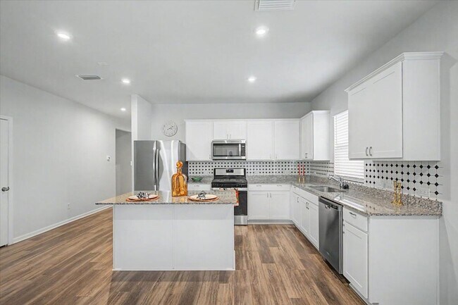 Building Photo - 783 Longleaf Dr