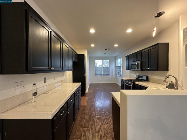 Building Photo - 111 Steinbeck Ct